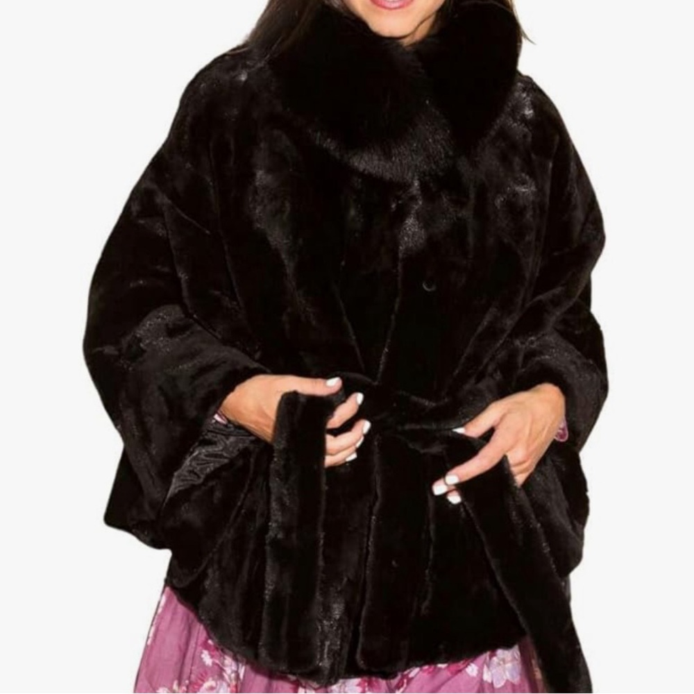Elegant Black Faux Fur Cape - Picture 3 of 8